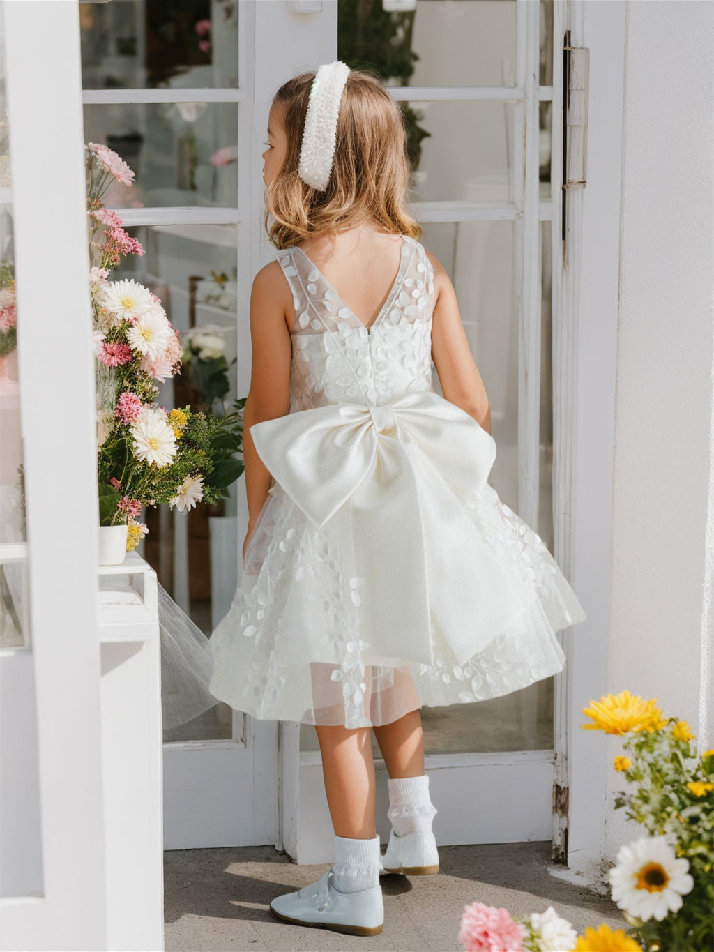 A-Line/Princess Scoop Neck Knee-Length Flower Girl Dress With Lace