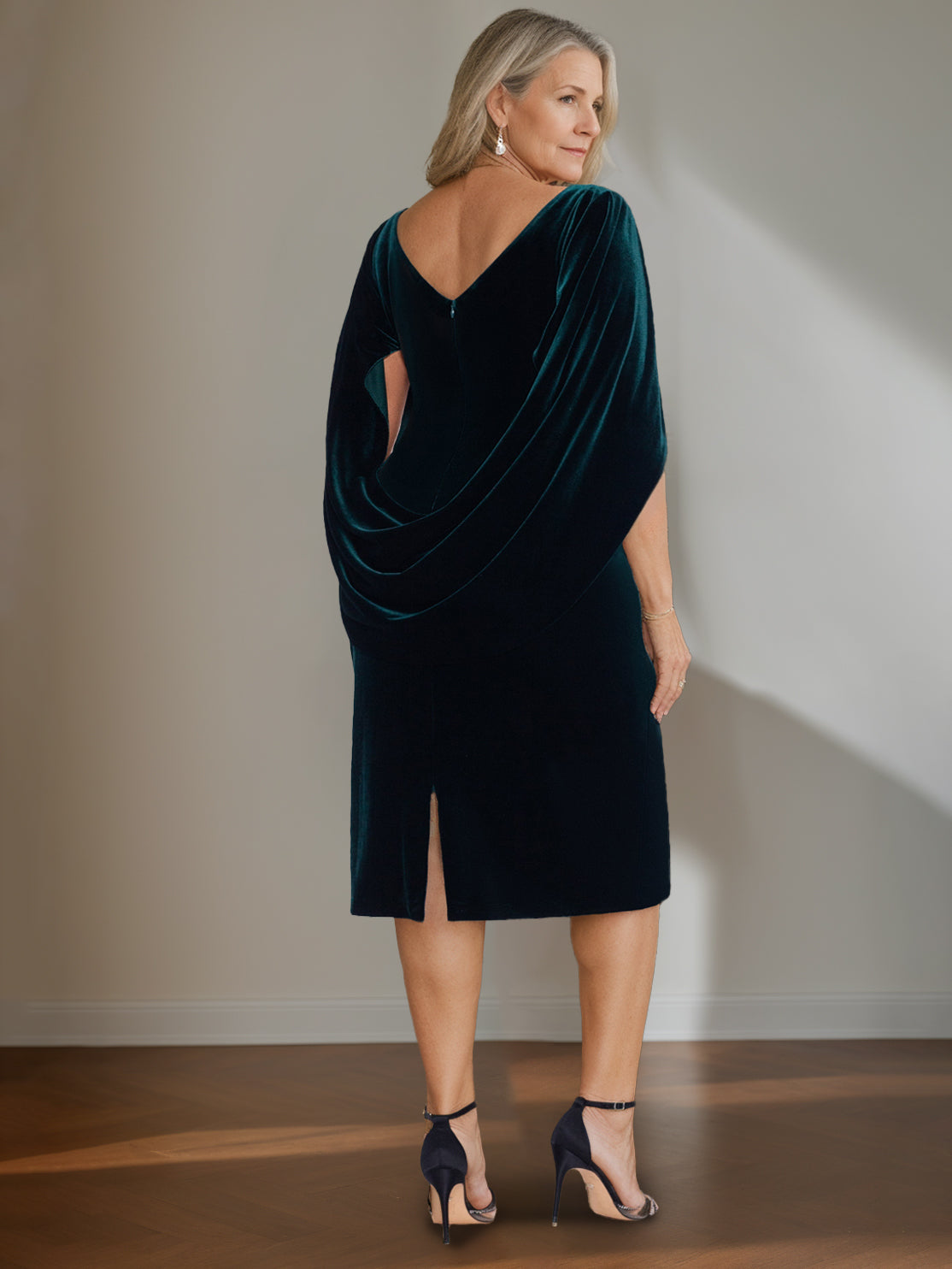Sheath/Column Scoop Half Sleeves Knee-Length Velvet Mother of the Bride Dresses with Ruffles