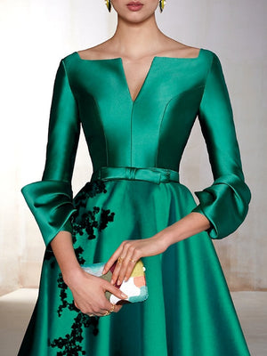 A-Line/Princess Mother Of The Bride Dress 3/4 Length Sleeves Tea Length Cocktail Dresses with Appliques