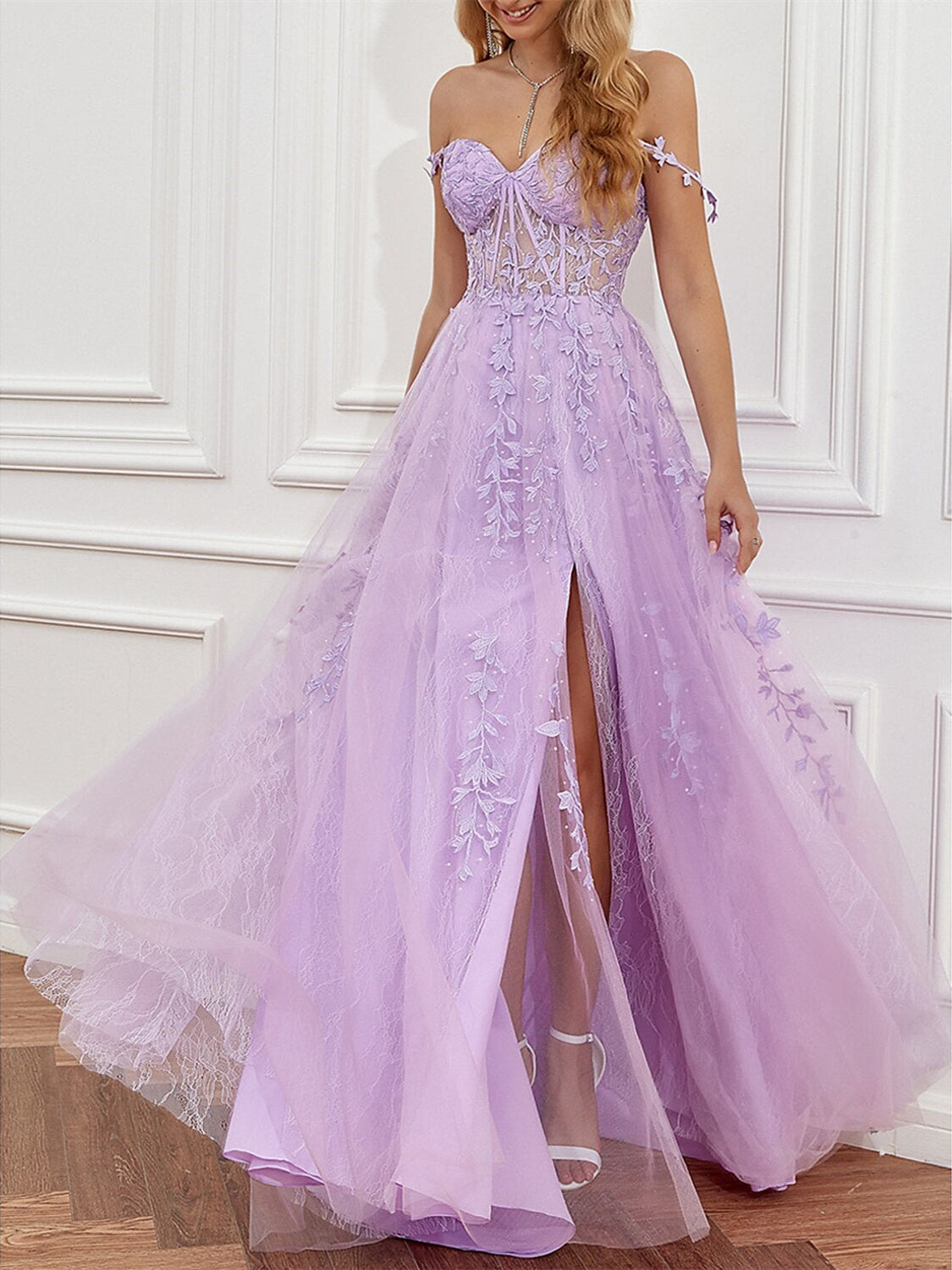 A-Line Sweep/Brush Train Sleeveless Sweetheart Tulle Backless Prom Dress with Beading Slit Appliques