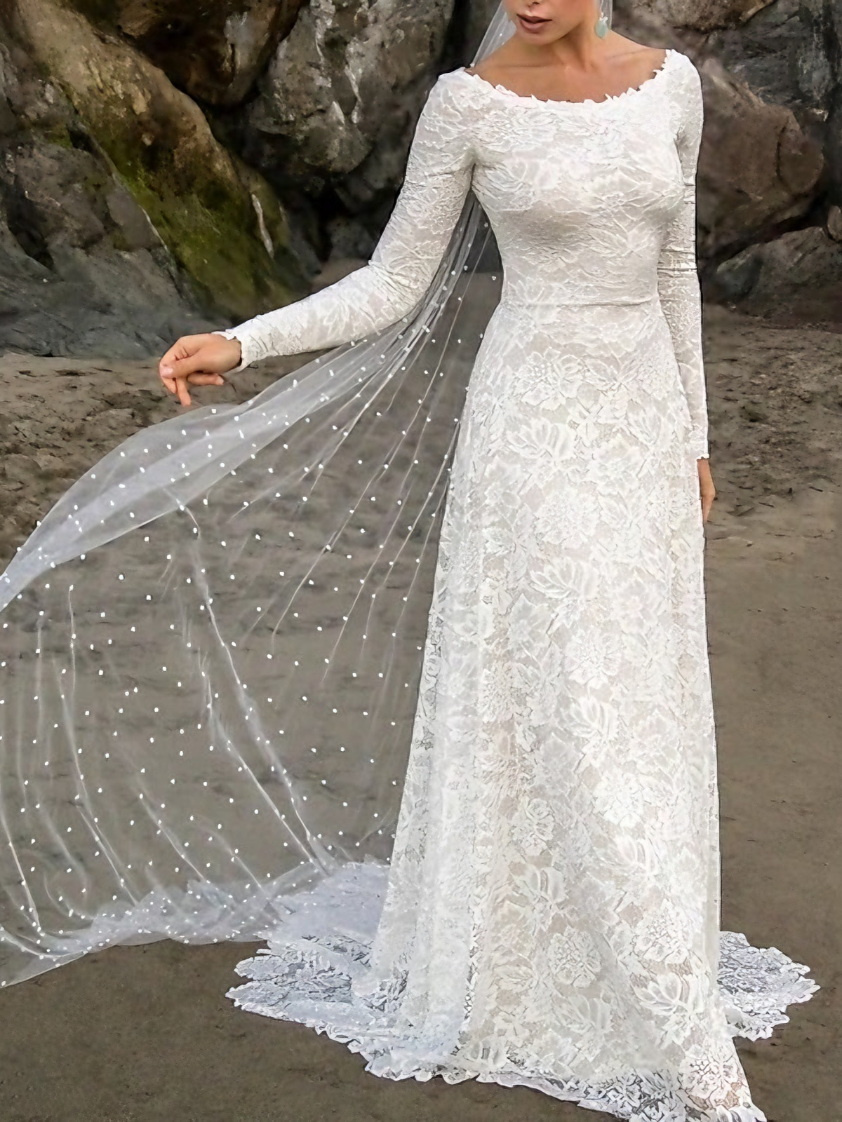A-Line Wedding Dresses Scoop Neck Long Sleeve Bridal Gowns With Flower Lace Applique