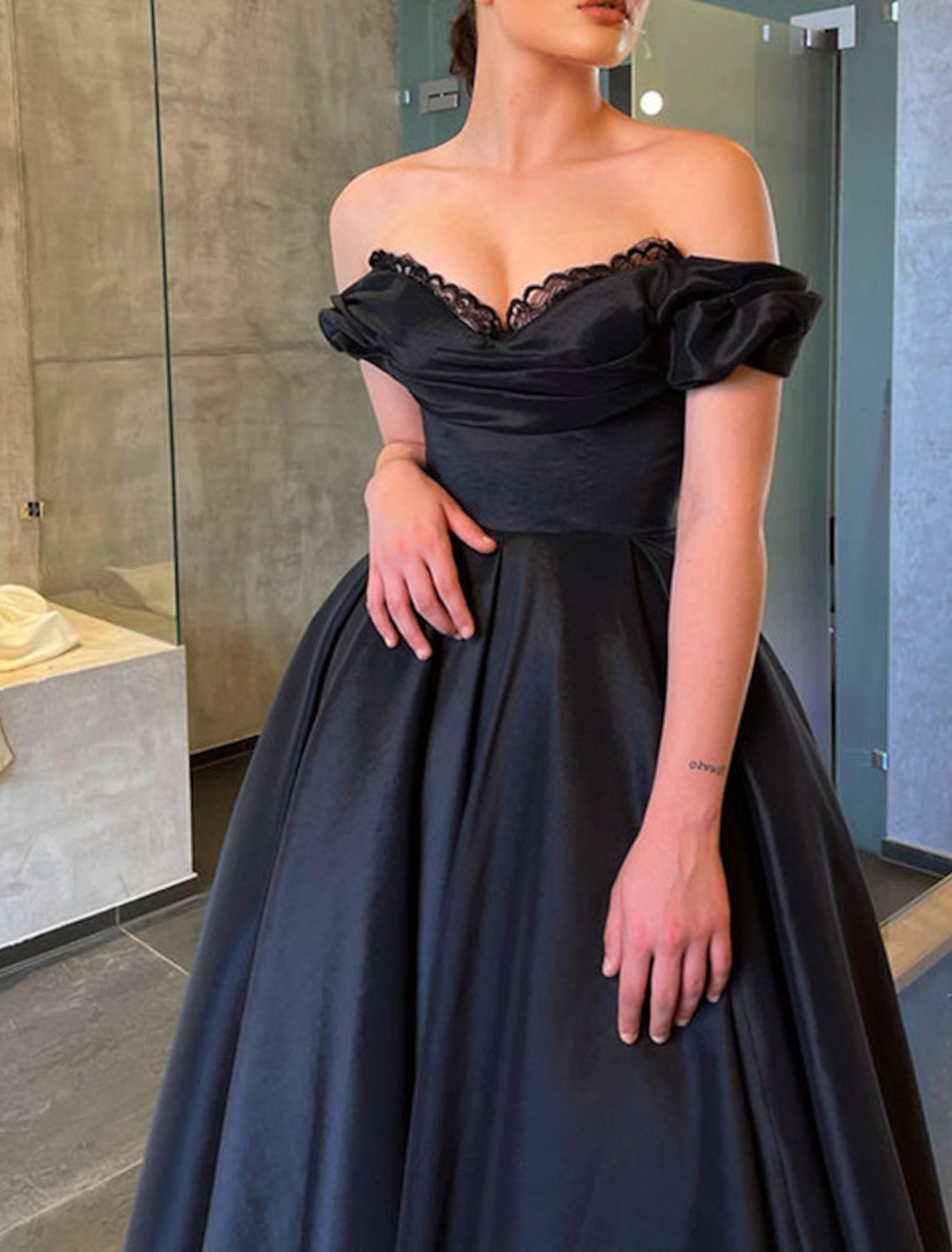 A-Line/Princess Off-the-Shoulder Tea-Length Cocktail Dress Vintage Halloween Party Black Dress With Lace