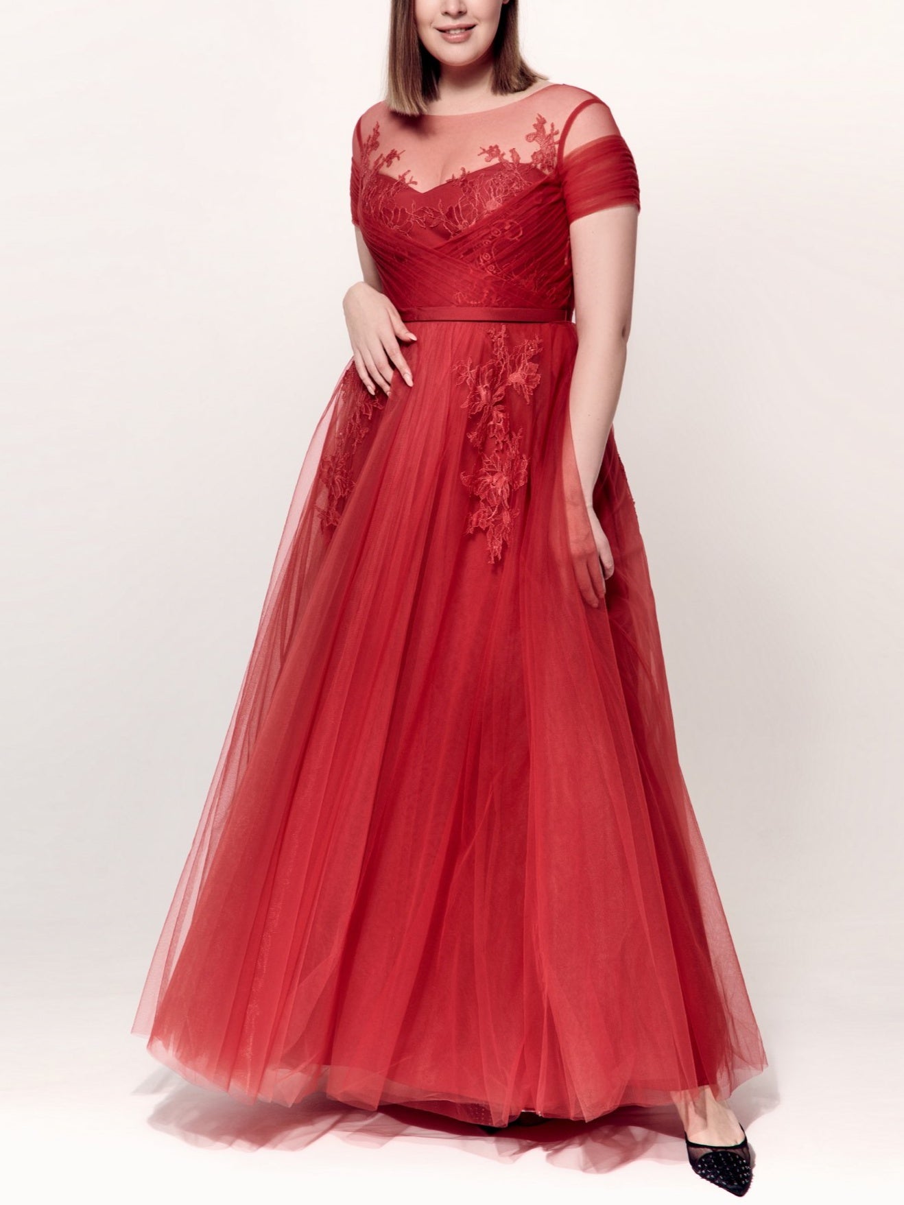 A-Line/Princess Jewel Neck Short Sleeves Ankle-Length Plus Size Prom Dress with Applique