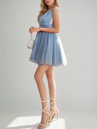 A-Line/Princess V-neck Sleeveless Short/Mini Pleated Homecoming Dresses with Rhinestones