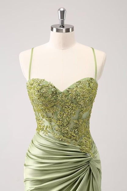 Sheath/Column Spaghetti Straps Sleeveless Ruched Short/Mini Homecoming Dresses with Lace Appliques & Lace-Up