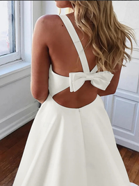 A-Line Simple Wedding Dresses Satin V Neck Sleeveless Sweep / Brush Train Bridal Gowns With Pocket