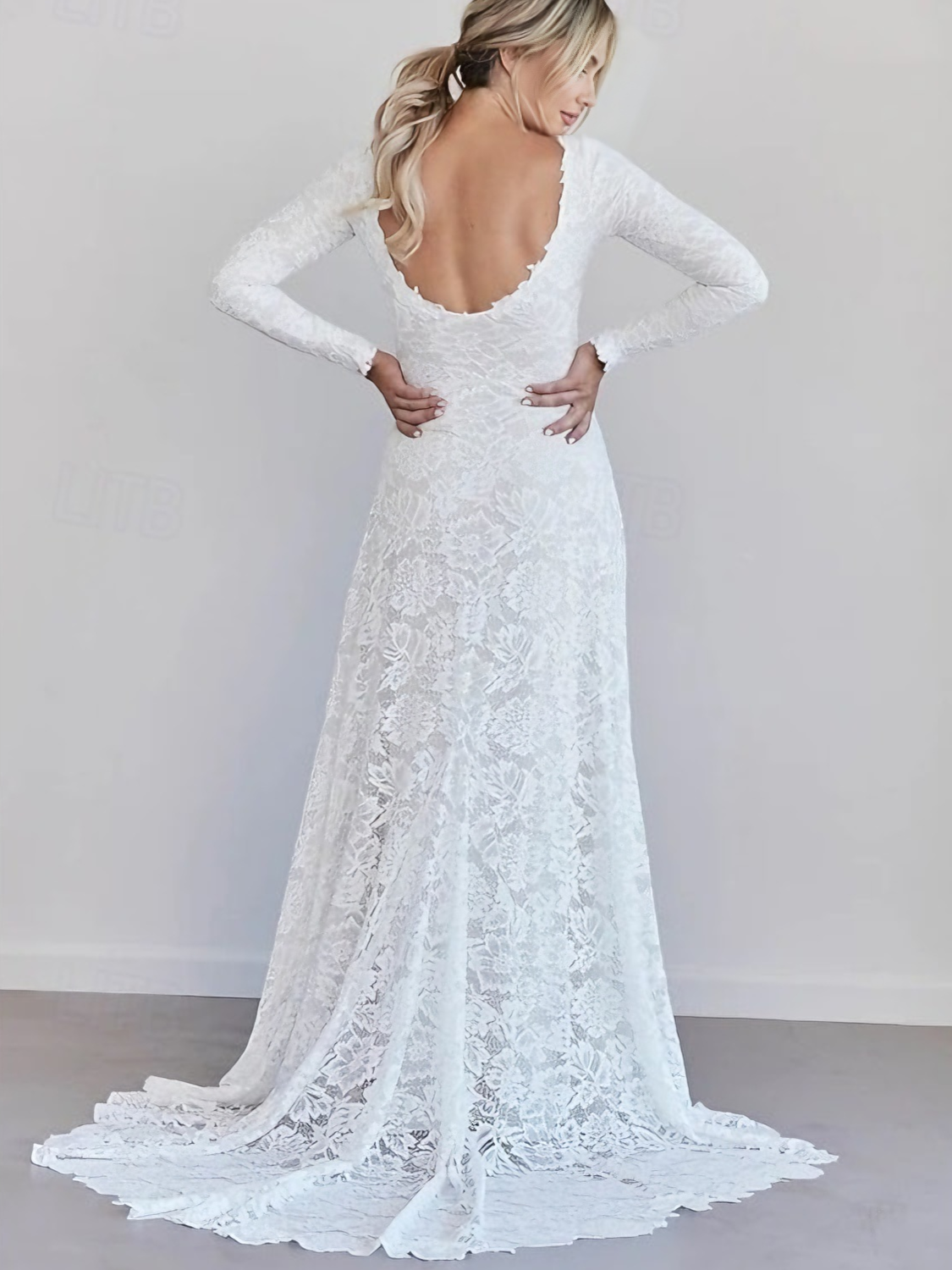 A-Line Wedding Dresses Scoop Neck Long Sleeve Bridal Gowns With Flower Lace Applique