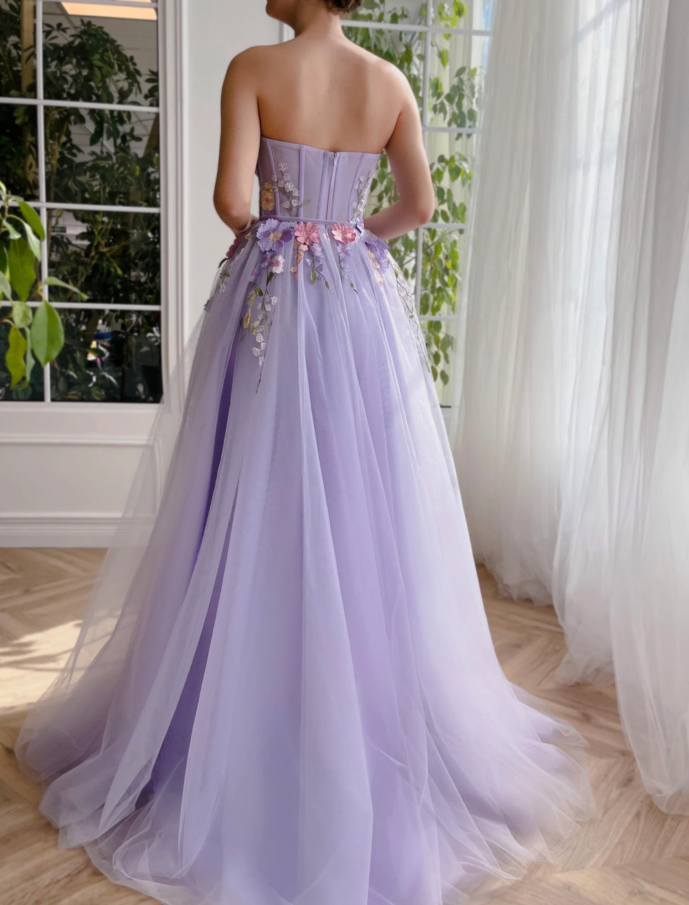 A-Line/Princess Floral Prom Dresses Sweetheart Long Sleeves Floor-length Tulle Dress With Floral Appliques