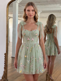 A-Line/Princess Homecoming Dresses Floral Embroidery Sweetheart Sleeveless Short Boning Pleated Bowknot Lace-Up