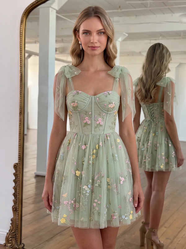 A-Line/Princess Homecoming Dresses Floral Embroidery Sweetheart Sleeveless Short Boning Pleated Bowknot Lace-Up