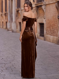 Sheath Velvet Evening Gown Floor Length Off The Shoulder Runched Brown Sleeveless Elegant Formal Wedding Guest Dress With Ruffles