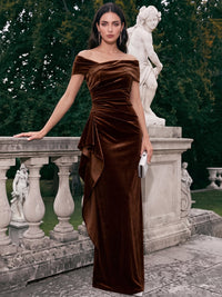 Sheath Velvet Evening Gown Floor Length Off The Shoulder Runched Brown Sleeveless Elegant Formal Wedding Guest Dress With Ruffles