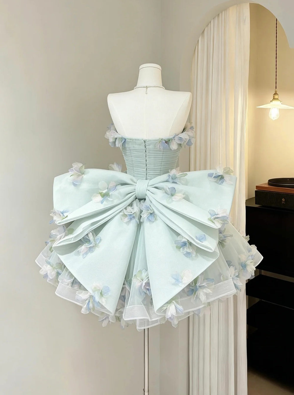 A-Line/Princess Homecoming Dresses Floral Tulle Party Dresses Strapless Short/Mini Layerd Ruffled Prom WIth Bow