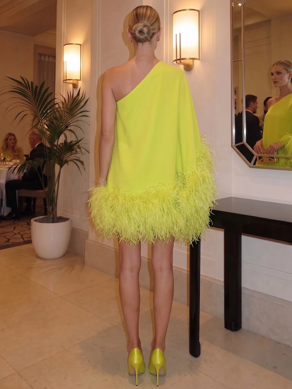 Sheath/Column Chiffon Evening Formal Dresses One Shoulder Mini-Length With Feather Fur Formal Party Dress