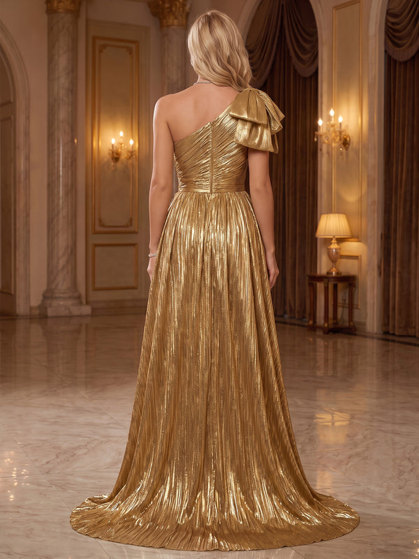 A-Line/Princess Evening Gown Luxury One Shoulder Sleeveless Floor Length Formal Metallic Gold Runched Evening Dresses With High Slit Overskirt Bow