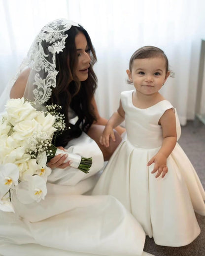 A-Line/Princess Flower Girl Dresses Satin Birthday Dresses Scoop Neck Sleeveless Floor-Length Party Dresses With Bow